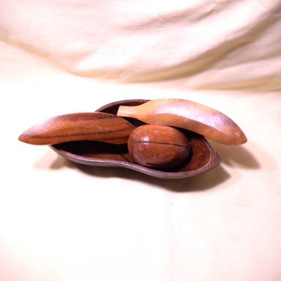 ~~~ Travel Treasure  Wooden BOWL with 3 Wooden CARVED FRUIT ~~~ - Picture 1 of 2